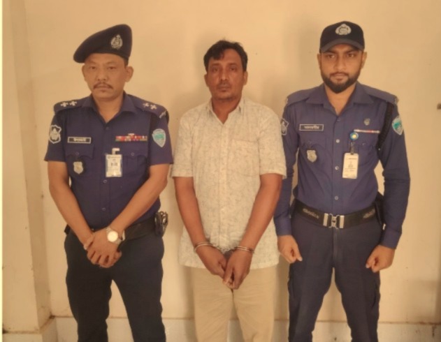 পেকুয়ায় স্ত্রী হত্যা: পালানোর চেষ্টায় বিমানবন্দরে ধরা স্বামী, বিচার দাবিতে বিক্ষোভ