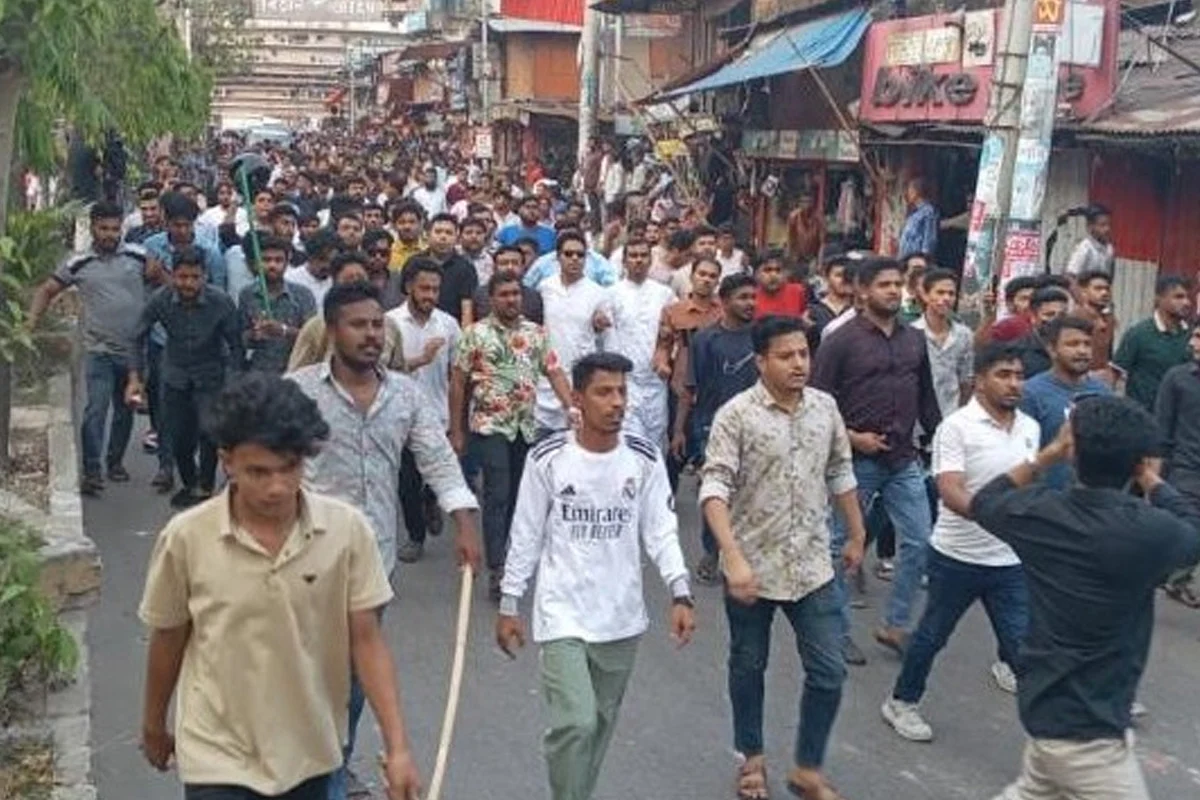 চট্টগ্রাম সিটি কলেজে ছাত্রদল-শিবির সংঘর্ষ, ক্লাস-পরীক্ষা স্থগিত