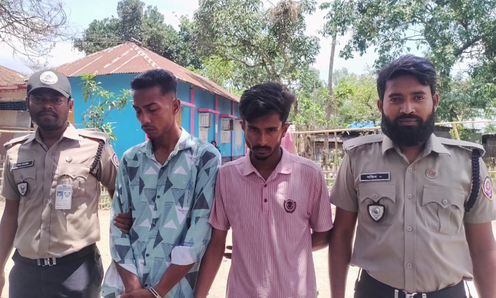 ঠাকুরগাঁওয়ে অভিযান: ৪২২ পিস ইয়াবা ও নগদ টাকাসহ দুই মাদক কারবারি আটক